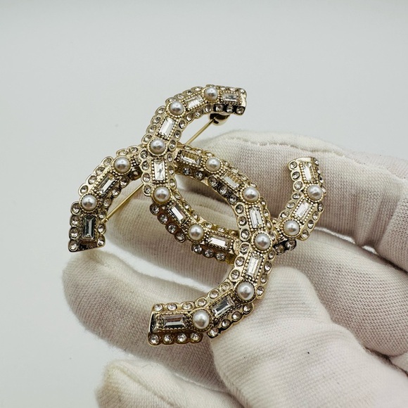 Chanel Iced Out Mother Pearl Brooch - Picture 1 of 6